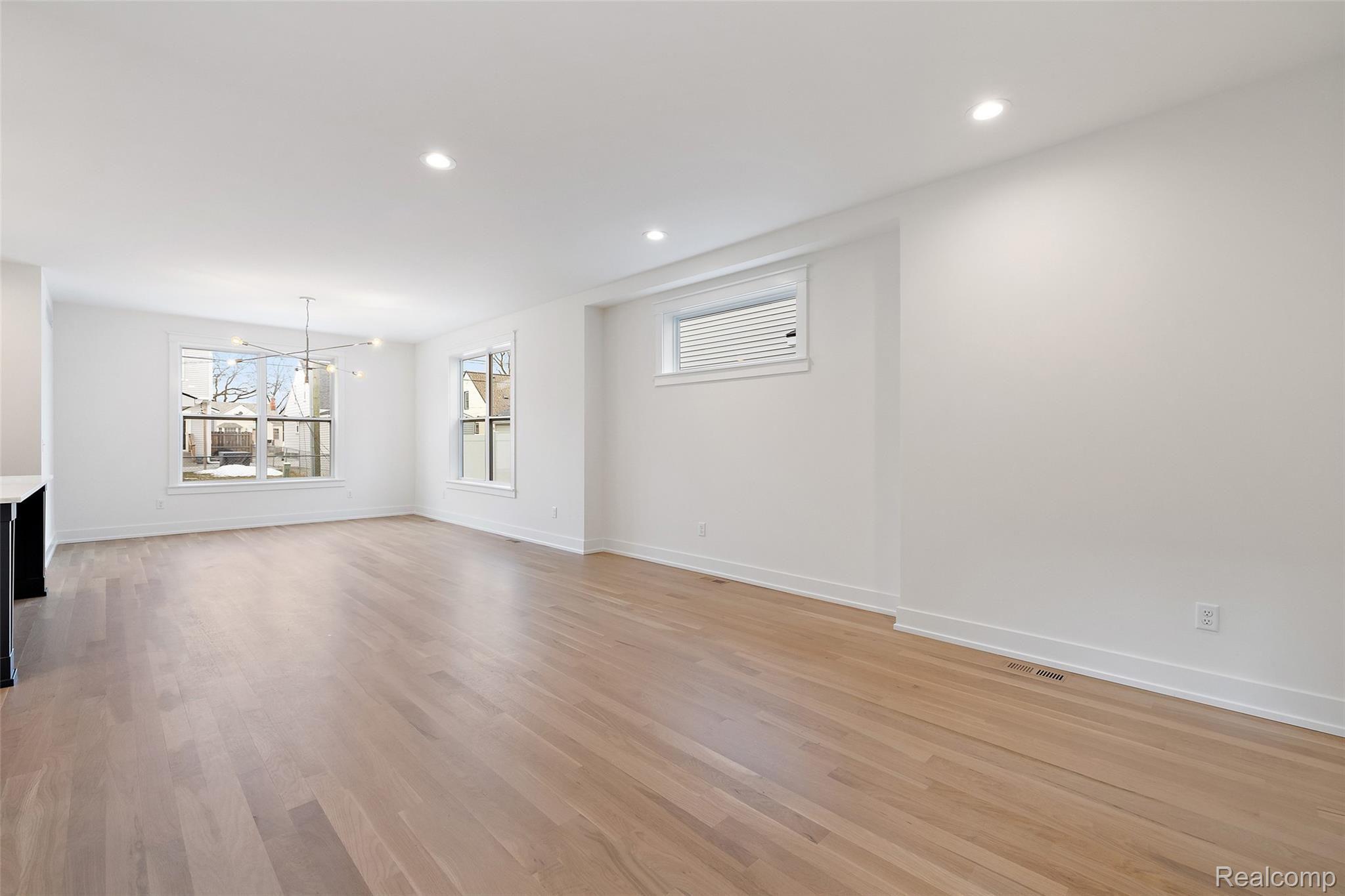 2069 Columbia Road Berkley, MI 48072 - Photo 9 of 23 Rd-8.jpg