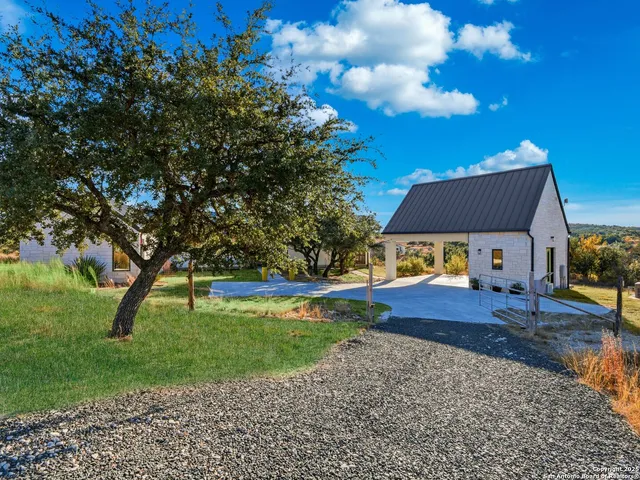 $1,675,000 | 577 Cattle Creek Road, Johnson City, TX 78636