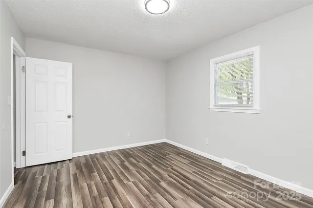 $999 | 610 Temple Street, Kings Mountain, NC 28086