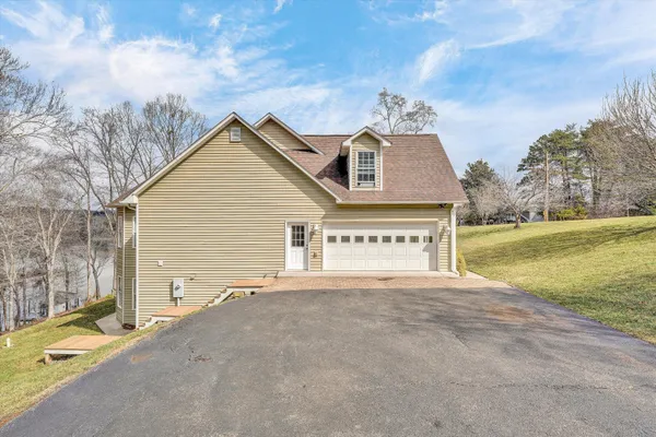 $1,260,000 | 353 Deerpath Drive, Hardy, VA 24101