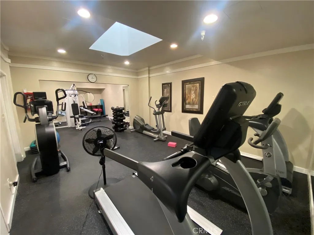 330 Cordova Street, Unit 261 Pasadena, CA 91101 - Photo 37 of 42 a view of a room with gym equipment