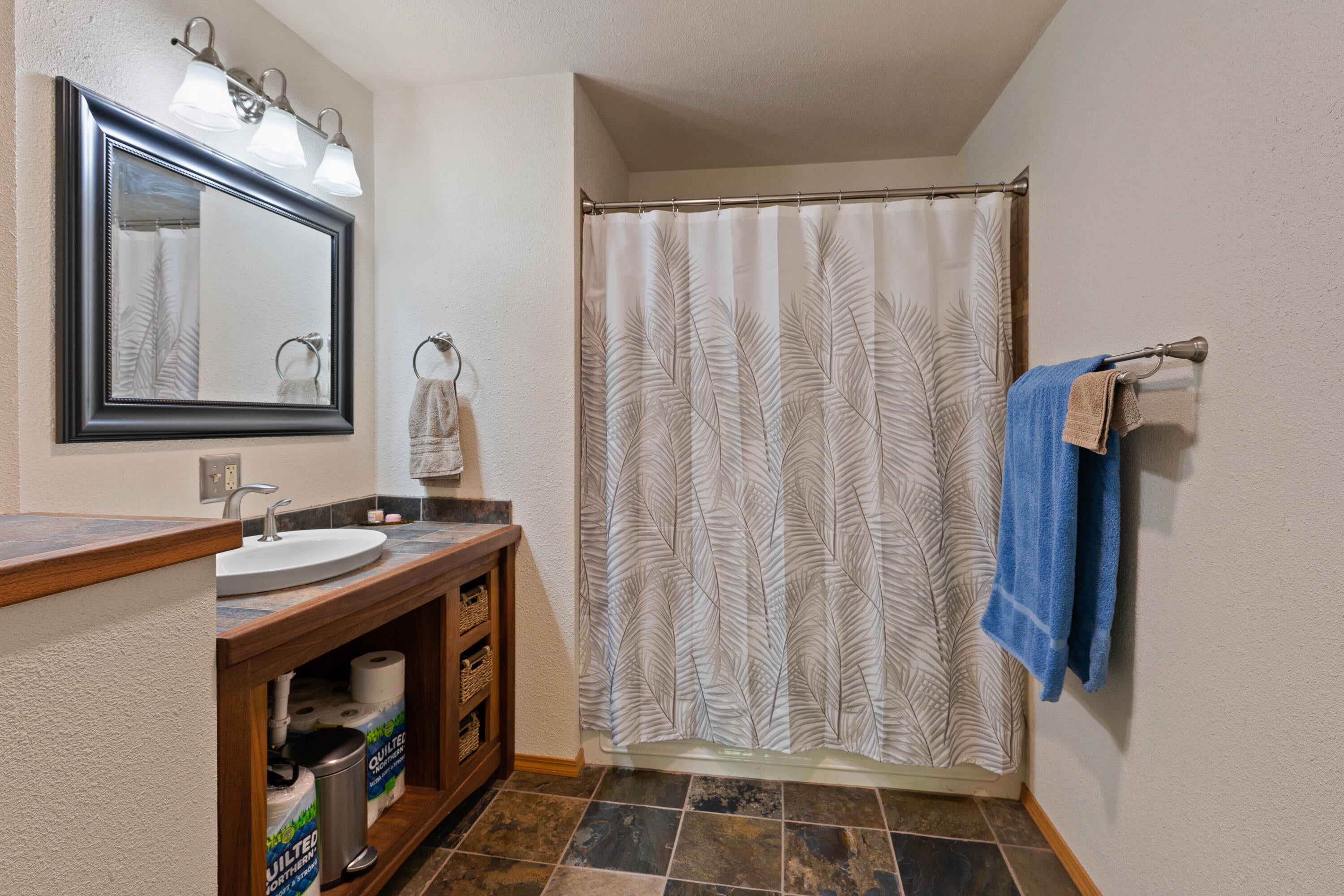 60297 Tekampe Road Bend, OR 97702 - Photo 30 of 33 Bathroom in barn