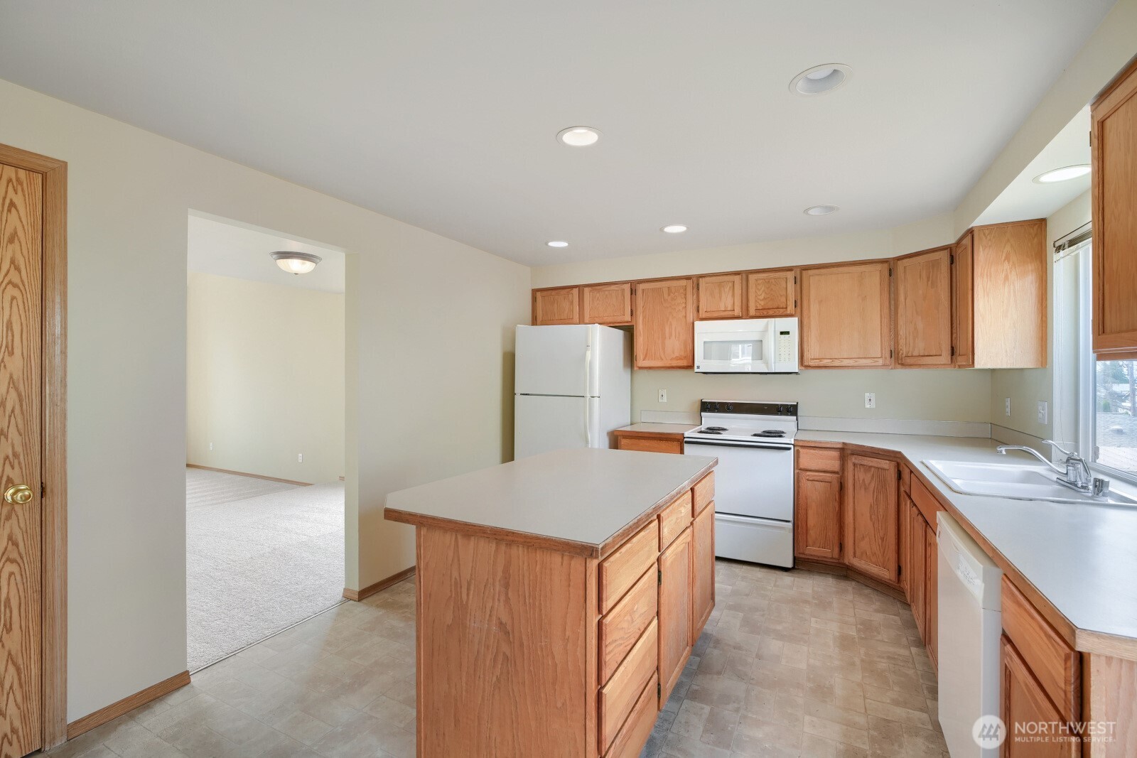 17809 112th Avenue Southeast Renton, WA 98055 - Photo 9 of 22 Gallery Image 9