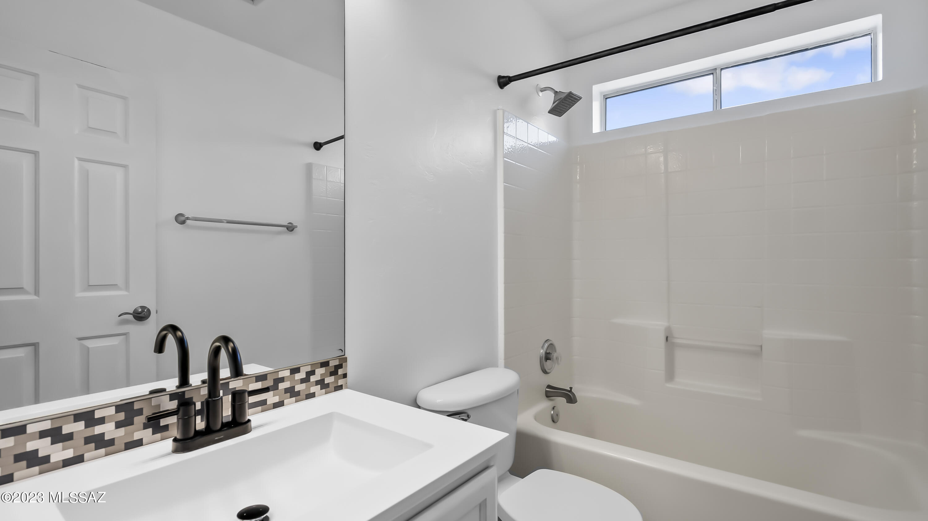 205 Calle Conquistador Rio Rico, AZ 85648 - Photo 8 of 20 Gallery Image 8