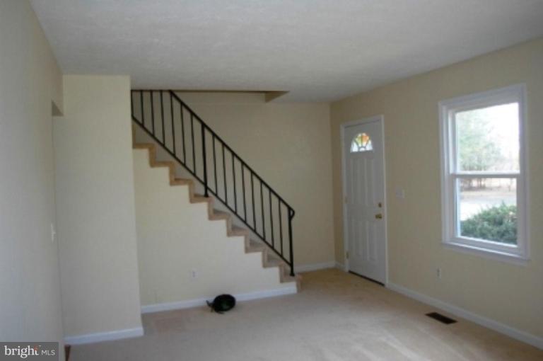14325 Snake Castle Road Sumerduck, VA 22742 - Photo 5 of 9 Living Room