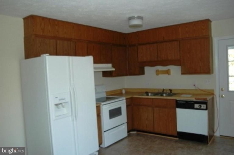 14325 Snake Castle Road Sumerduck, VA 22742 - Photo 7 of 9 Kitchen