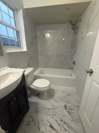 $2,700 | 335 Broadway (private Road) Elizabeth Port, Unit 2, Elizabeth Port, NJ 07206