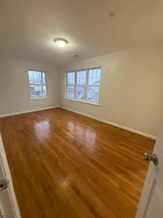 $2,700 | 335 Broadway (private Road) Elizabeth Port, Unit 2, Elizabeth Port, NJ 07206