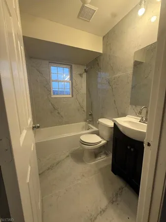 $2,700 | 335 Broadway (private Road) Elizabeth Port, Unit 2, Elizabeth Port, NJ 07206