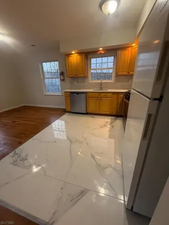 $2,700 | 335 Broadway (private Road) Elizabeth Port, Unit 2, Elizabeth Port, NJ 07206