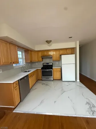 $2,700 | 335 Broadway (private Road) Elizabeth Port, Unit 2, Elizabeth Port, NJ 07206