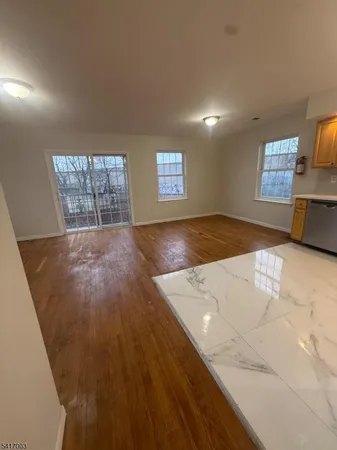 $2,700 | 335 Broadway (private Road) Elizabeth Port, Unit 2, Elizabeth Port, NJ 07206