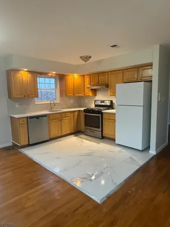 $2,700 | 335 Broadway (private Road) Elizabeth Port, Unit 2, Elizabeth Port, NJ 07206