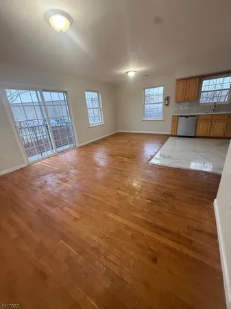 $2,700 | 335 Broadway (private Road) Elizabeth Port, Unit 2, Elizabeth Port, NJ 07206