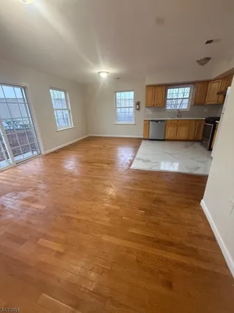 $2,700 | 335 Broadway (private Road) Elizabeth Port, Unit 2, Elizabeth Port, NJ 07206