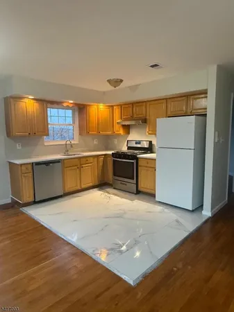 $2,700 | 335 Broadway (private Road) Elizabeth Port, Unit 2, Elizabeth Port, NJ 07206