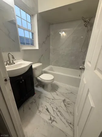 $2,700 | 335 Broadway (private Road) Elizabeth Port, Unit 2, Elizabeth Port, NJ 07206