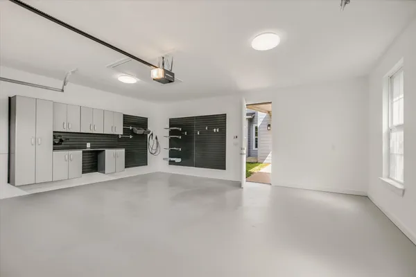 an empty room with windows and pillars in it