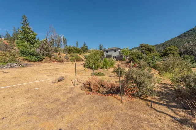 a view of a yard with mountain view