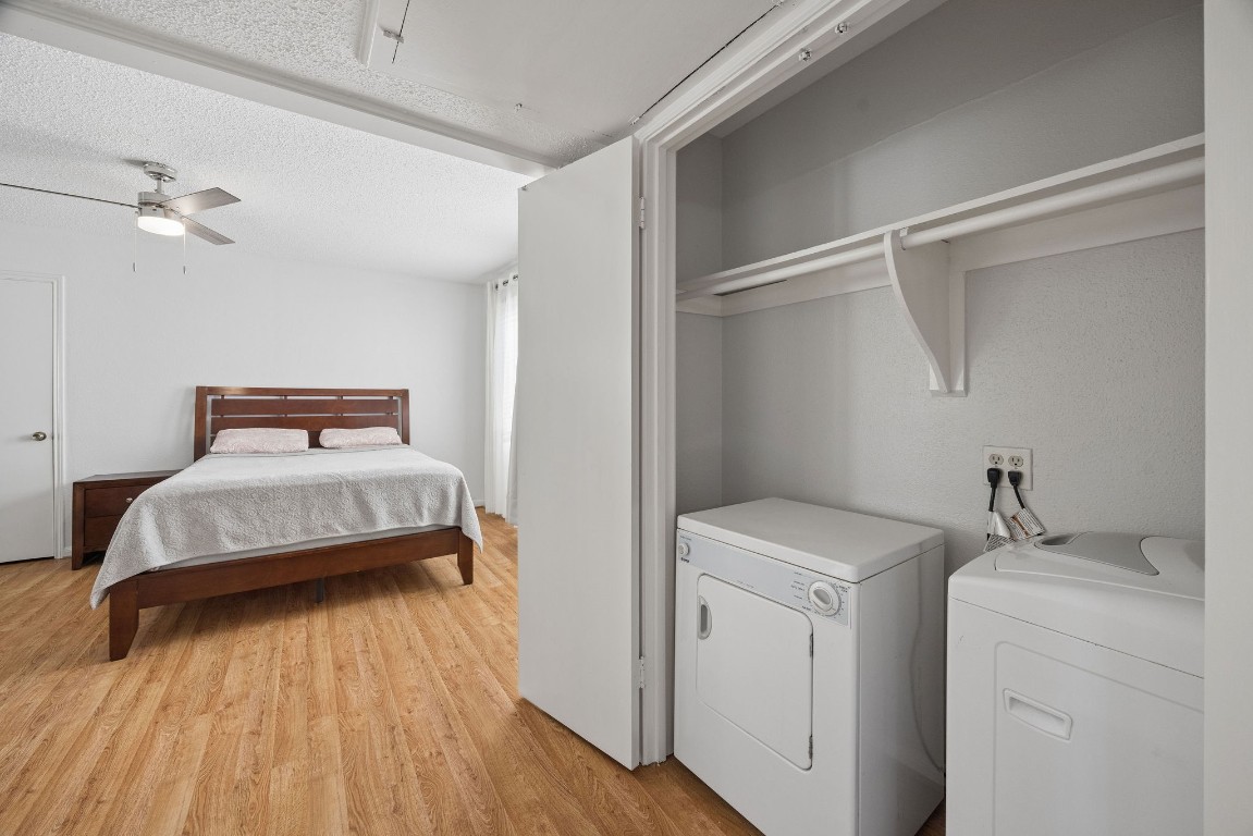6456 Bayou Glen Road Houston, TX 77057 - Photo 6 of 11 a bedroom with a bed and a table