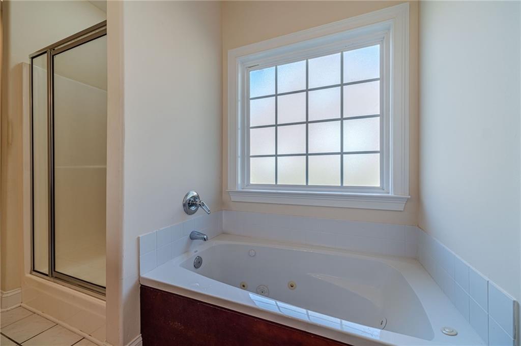 654 Huntington Trace Winder, GA 30680 - Photo 25 of 51 a bath tub sitting next to a window