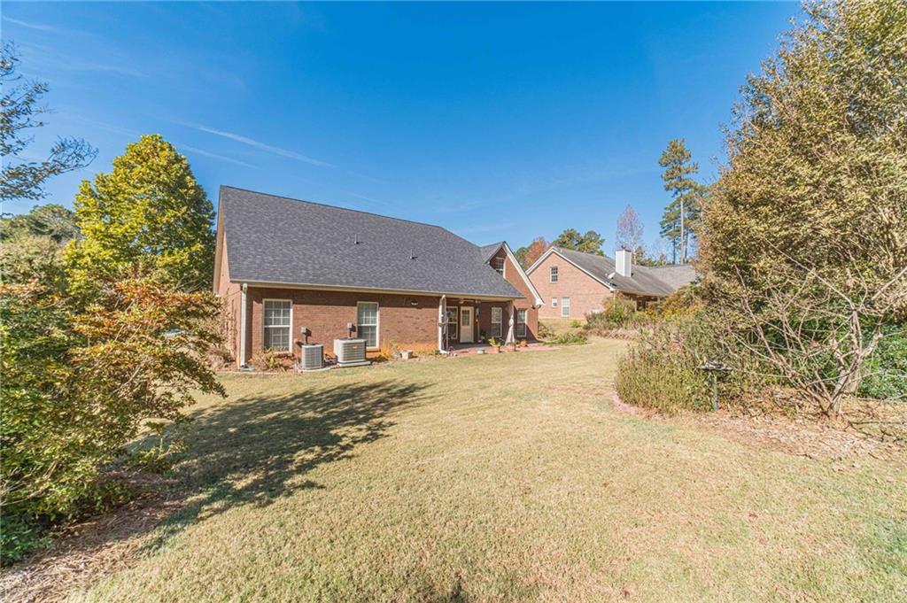 654 Huntington Trace Winder, GA 30680 - Photo 47 of 51 a front view of a house with a yard