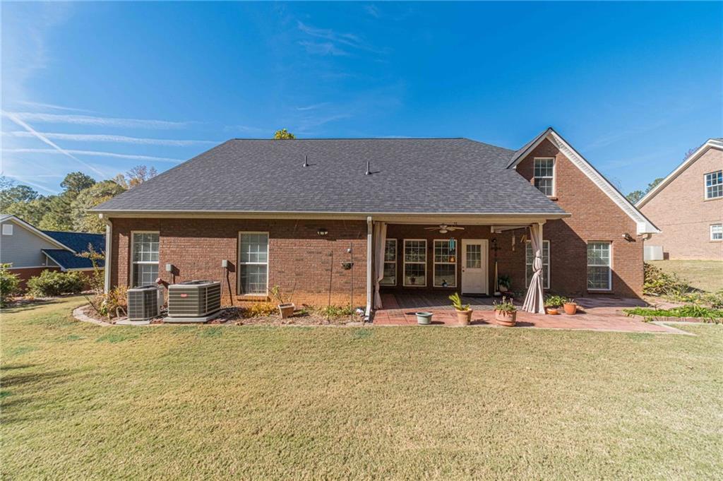 654 Huntington Trace Winder, GA 30680 - Photo 48 of 51 a backyard of a house with seating space