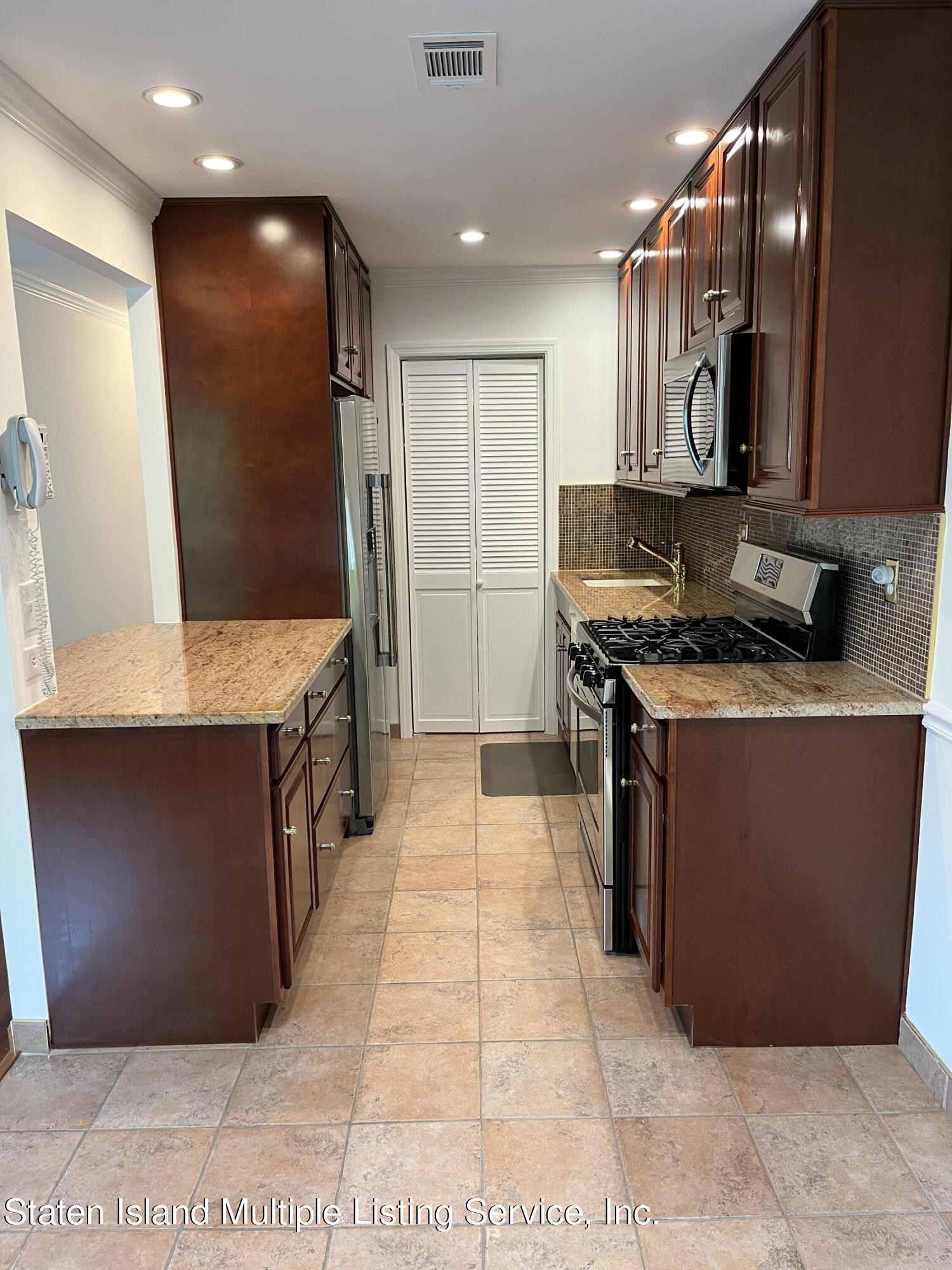 581 Correll Avenue, Unit UPPR Staten Island, NY 10309 - Photo 2 of 17 2