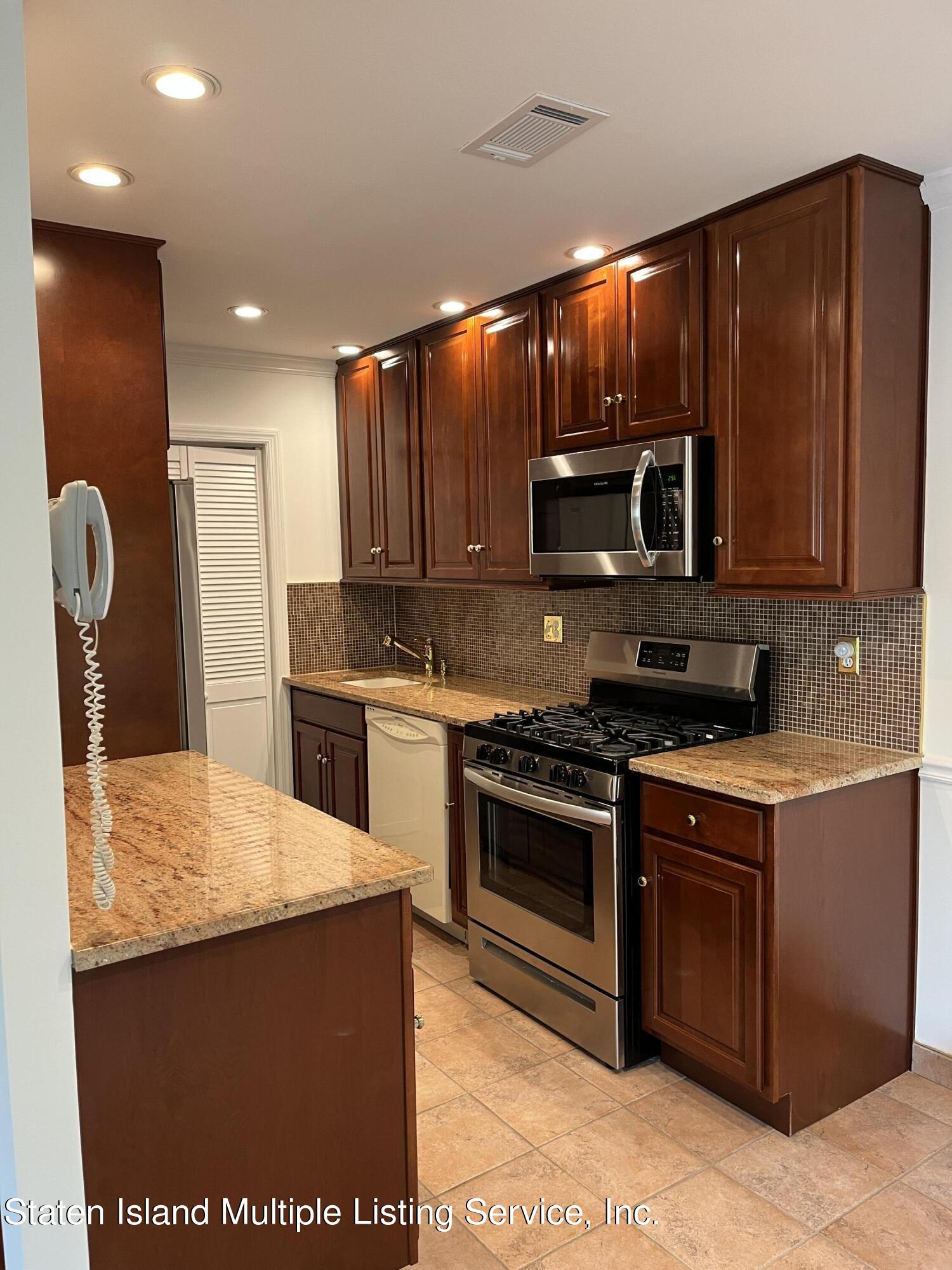 581 Correll Avenue, Unit UPPR Staten Island, NY 10309 - Photo 4 of 17 4