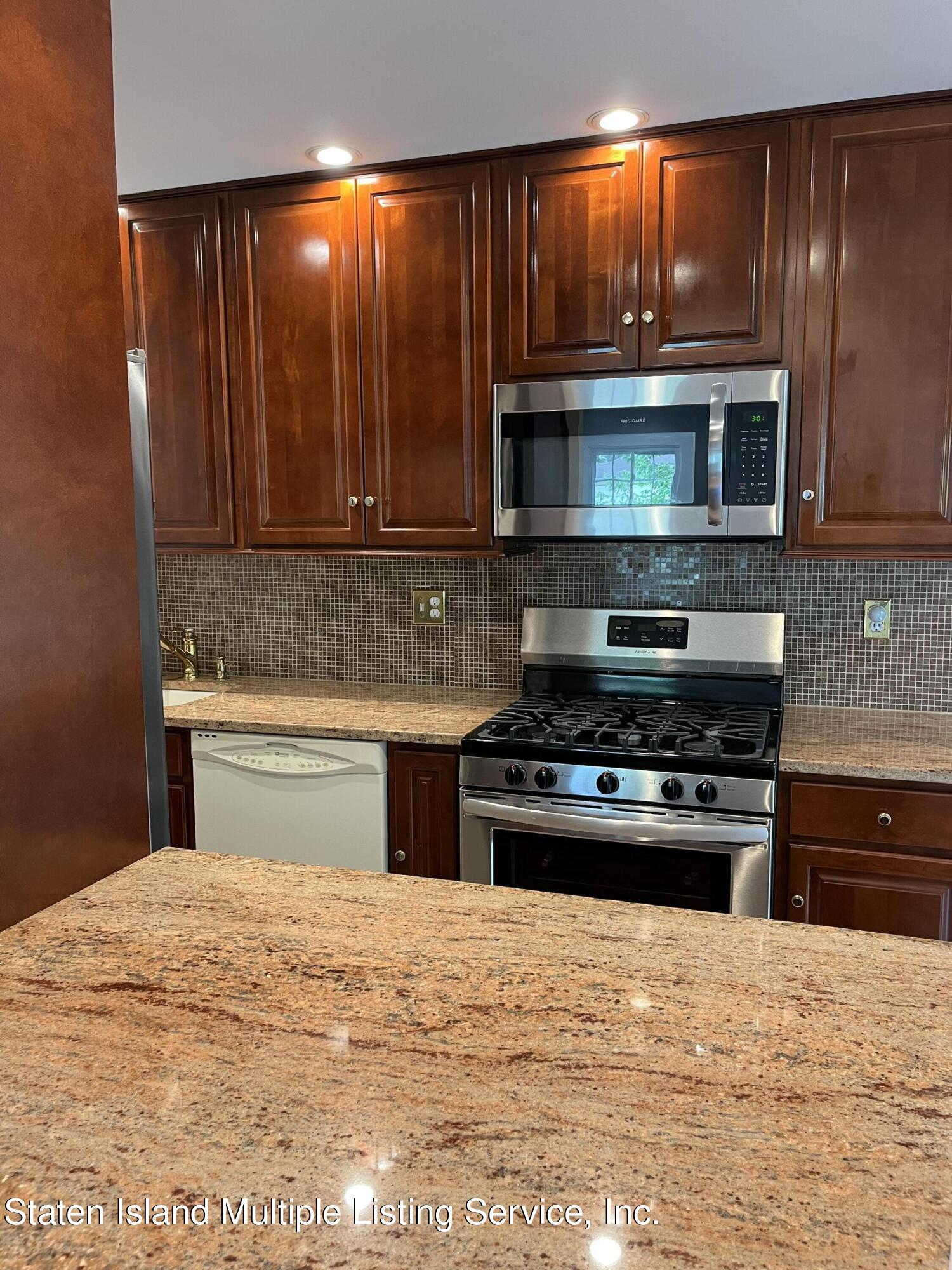 581 Correll Avenue, Unit UPPR Staten Island, NY 10309 - Photo 5 of 17 5