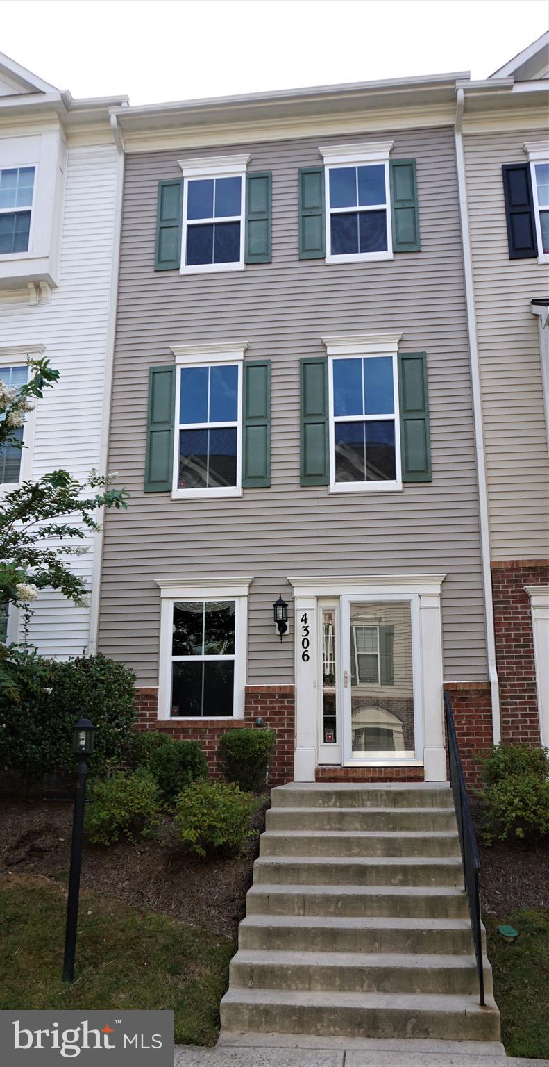 4306 Potomac Highlands Circle Triangle, VA 22172 - Photo 2 of 24