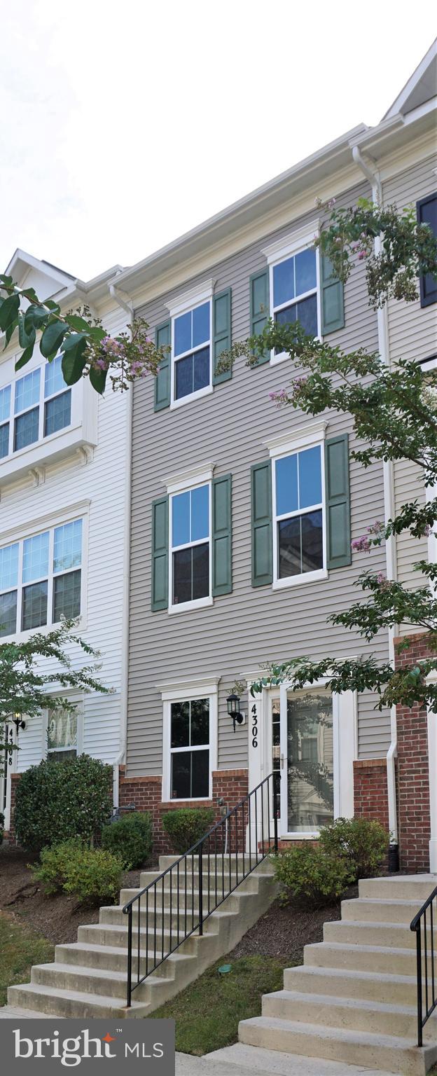 4306 Potomac Highlands Circle Triangle, VA 22172 - Photo 3 of 24