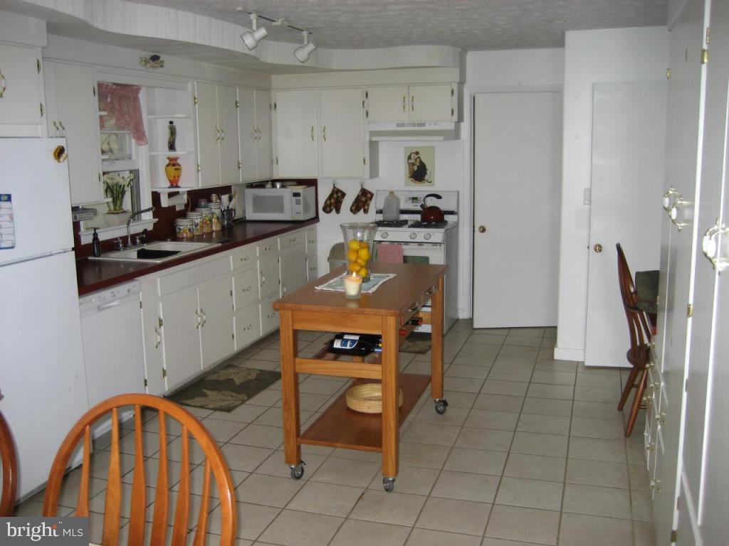 1620 Robin Road Lebanon, PA 17042 - Photo 3 of 11 Gallery Image 3
