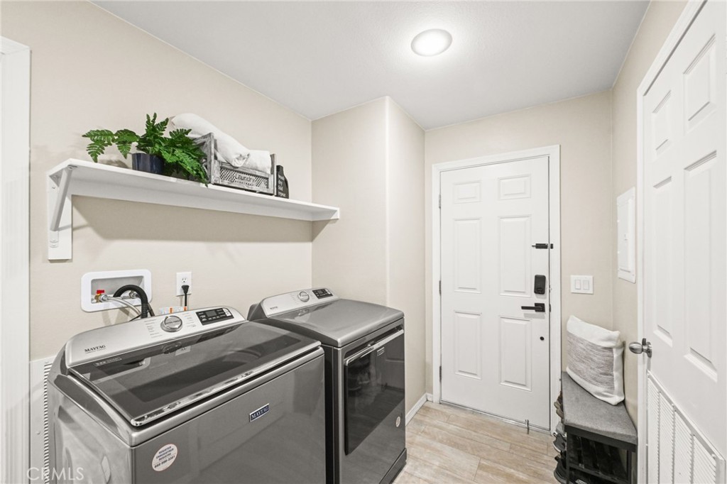 16860 Slover Avenue, Unit 70 Fontana, CA 92337 - Photo 14 of 38 a utility room with dryer and washer