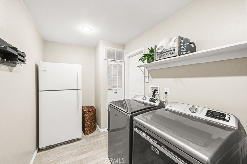 16860 Slover Avenue, Unit 70 Fontana, CA 92337 - Photo 21 of 38 a utility room with dryer and washer