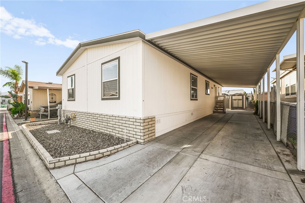 16860 Slover Avenue, Unit 70 Fontana, CA 92337 - Photo 3 of 38 a view of backyard of the house
