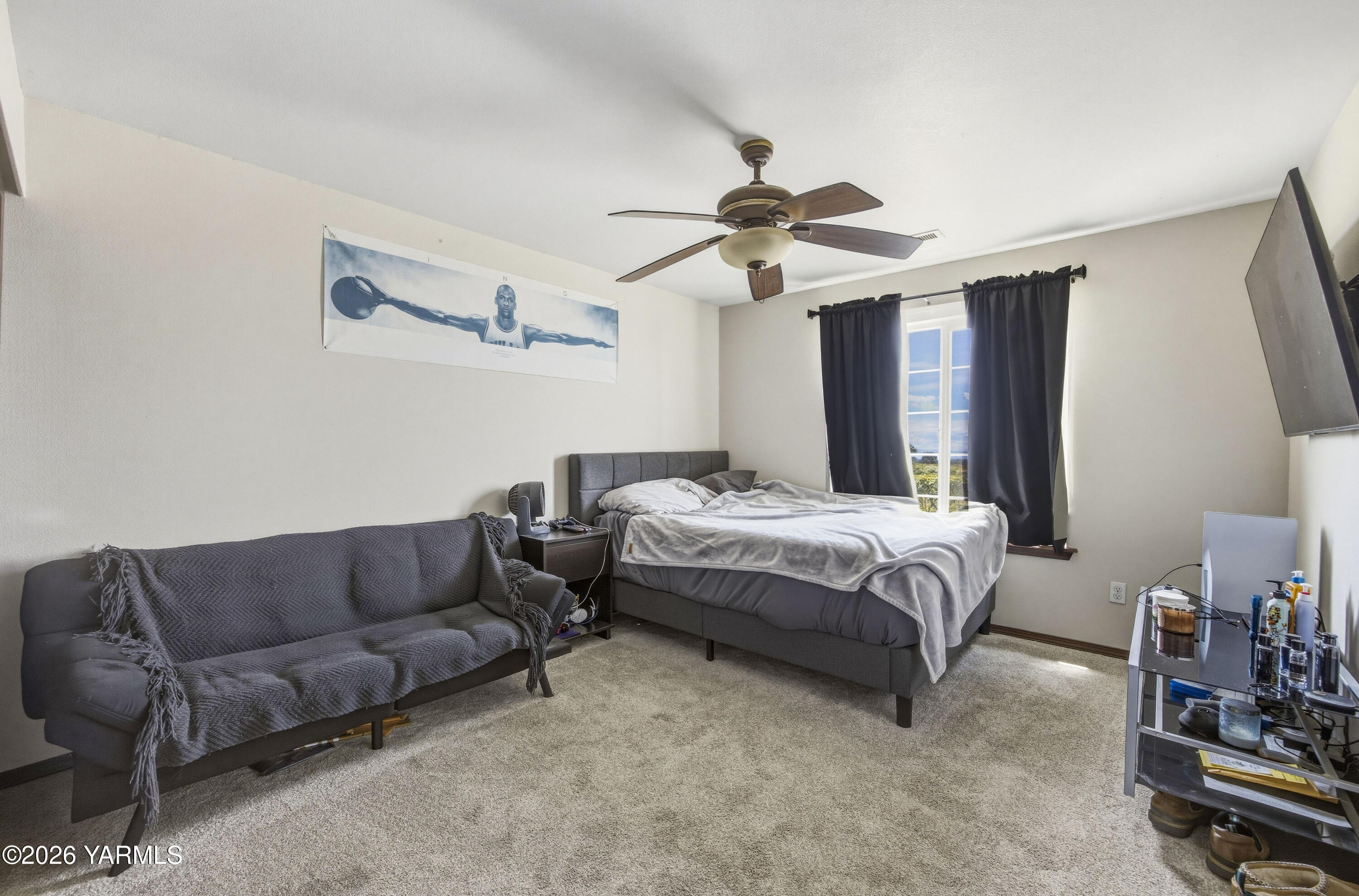 2050 Olmstead Road Grandview, WA 98930 - Photo 49 of 60 a bedroom with a bed a couch and a chandelier