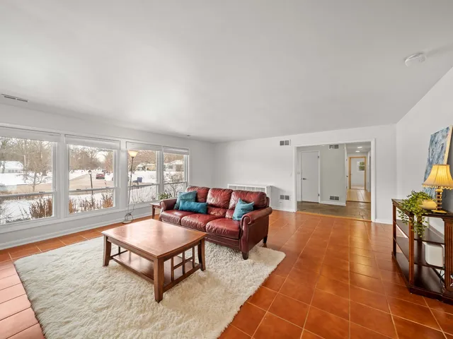 $845,000 | 16 Yorkshire Drive, Lincolnshire, IL 60069