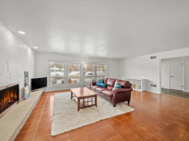 $845,000 | 16 Yorkshire Drive, Lincolnshire, IL 60069