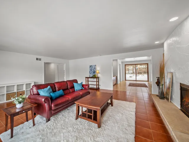 $845,000 | 16 Yorkshire Drive, Lincolnshire, IL 60069