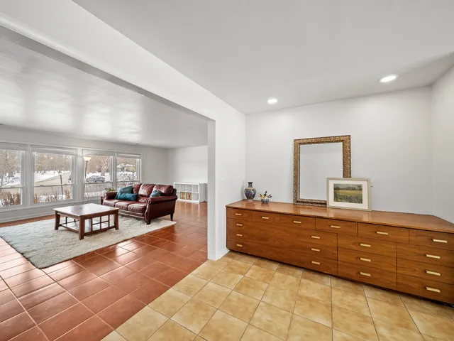 $845,000 | 16 Yorkshire Drive, Lincolnshire, IL 60069