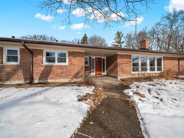 $845,000 | 16 Yorkshire Drive, Lincolnshire, IL 60069