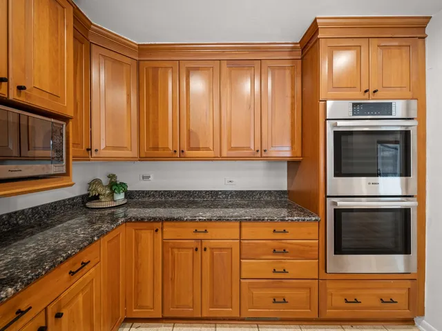 $845,000 | 16 Yorkshire Drive, Lincolnshire, IL 60069