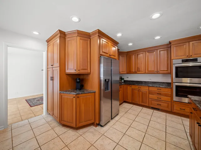 $845,000 | 16 Yorkshire Drive, Lincolnshire, IL 60069