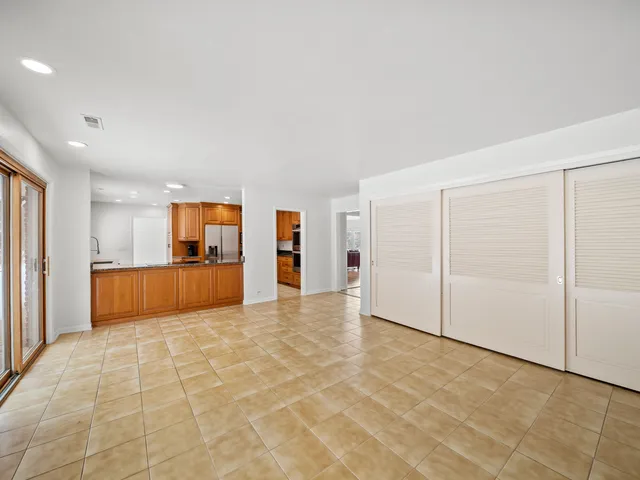 $845,000 | 16 Yorkshire Drive, Lincolnshire, IL 60069