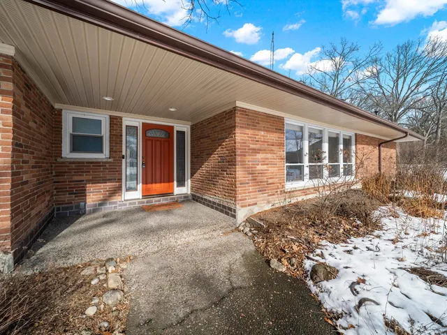 $845,000 | 16 Yorkshire Drive, Lincolnshire, IL 60069