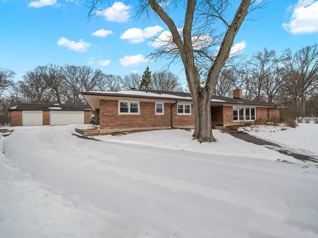 $845,000 | 16 Yorkshire Drive, Lincolnshire, IL 60069