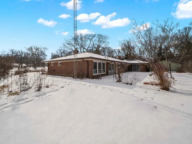 $845,000 | 16 Yorkshire Drive, Lincolnshire, IL 60069