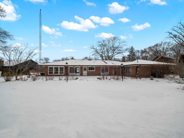 $845,000 | 16 Yorkshire Drive, Lincolnshire, IL 60069