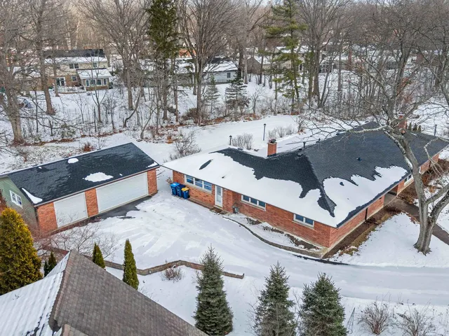 $845,000 | 16 Yorkshire Drive, Lincolnshire, IL 60069